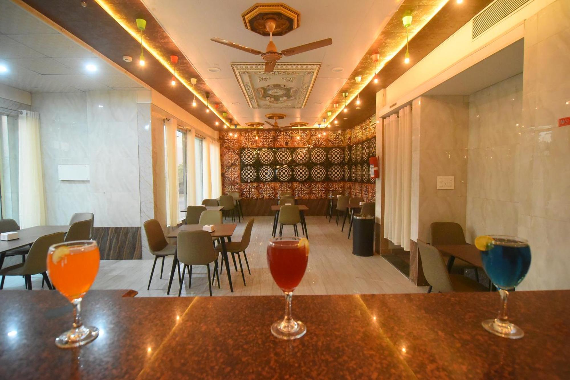 R Empire Revtree Hotel Давангере Екстериор снимка