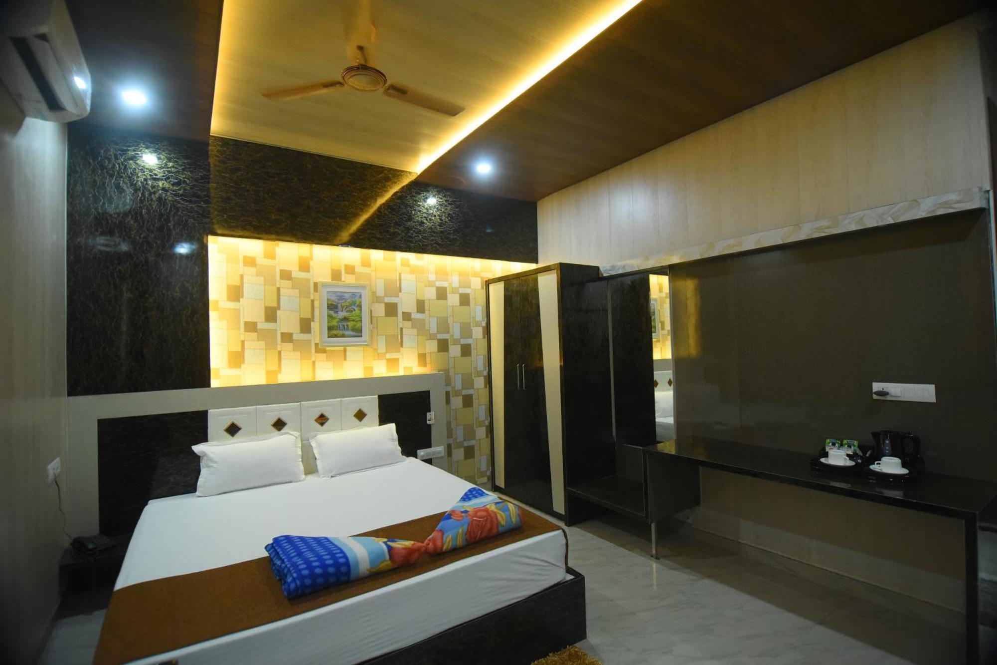 R Empire Revtree Hotel Давангере Екстериор снимка