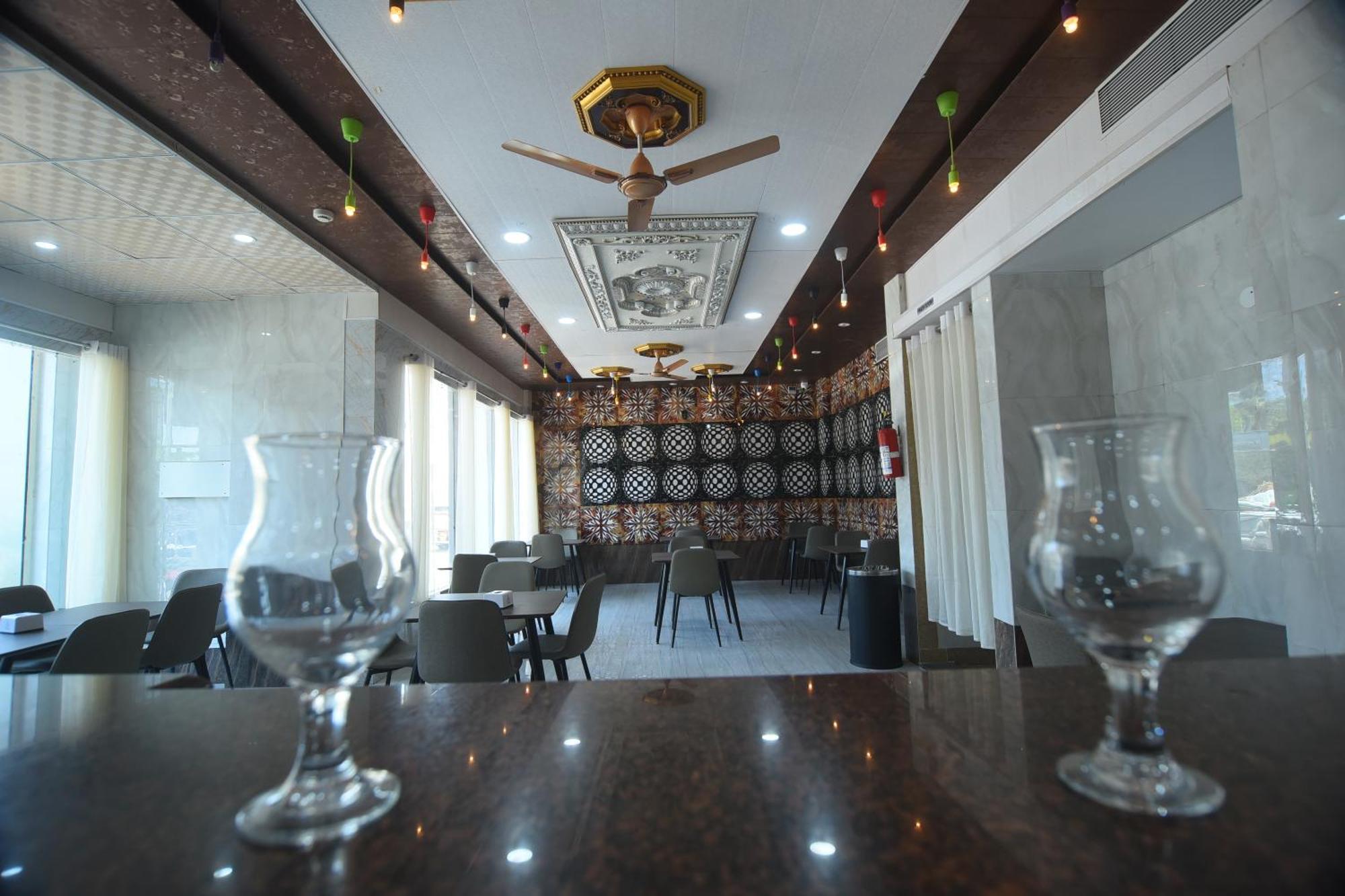 R Empire Revtree Hotel Давангере Екстериор снимка