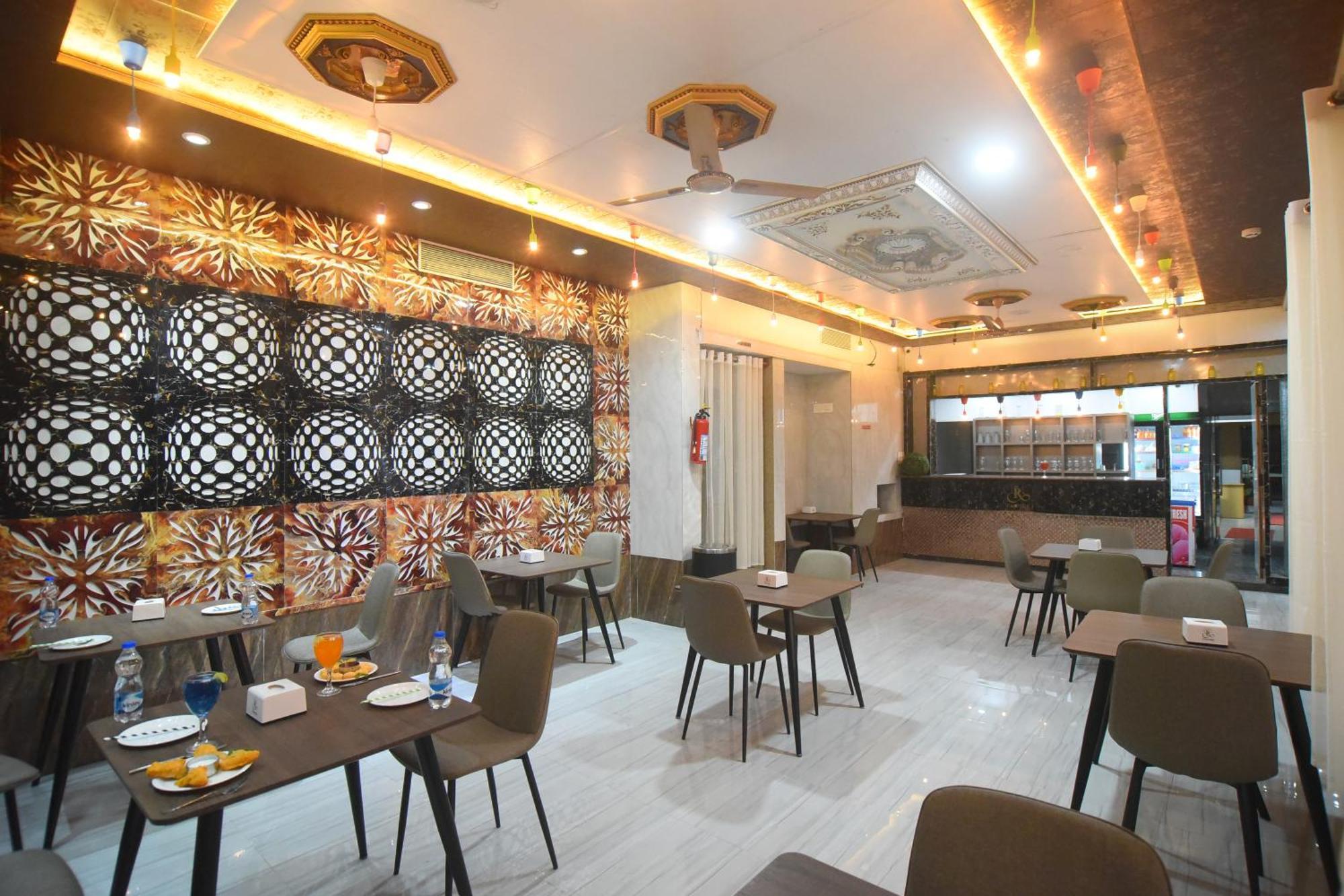 R Empire Revtree Hotel Давангере Екстериор снимка