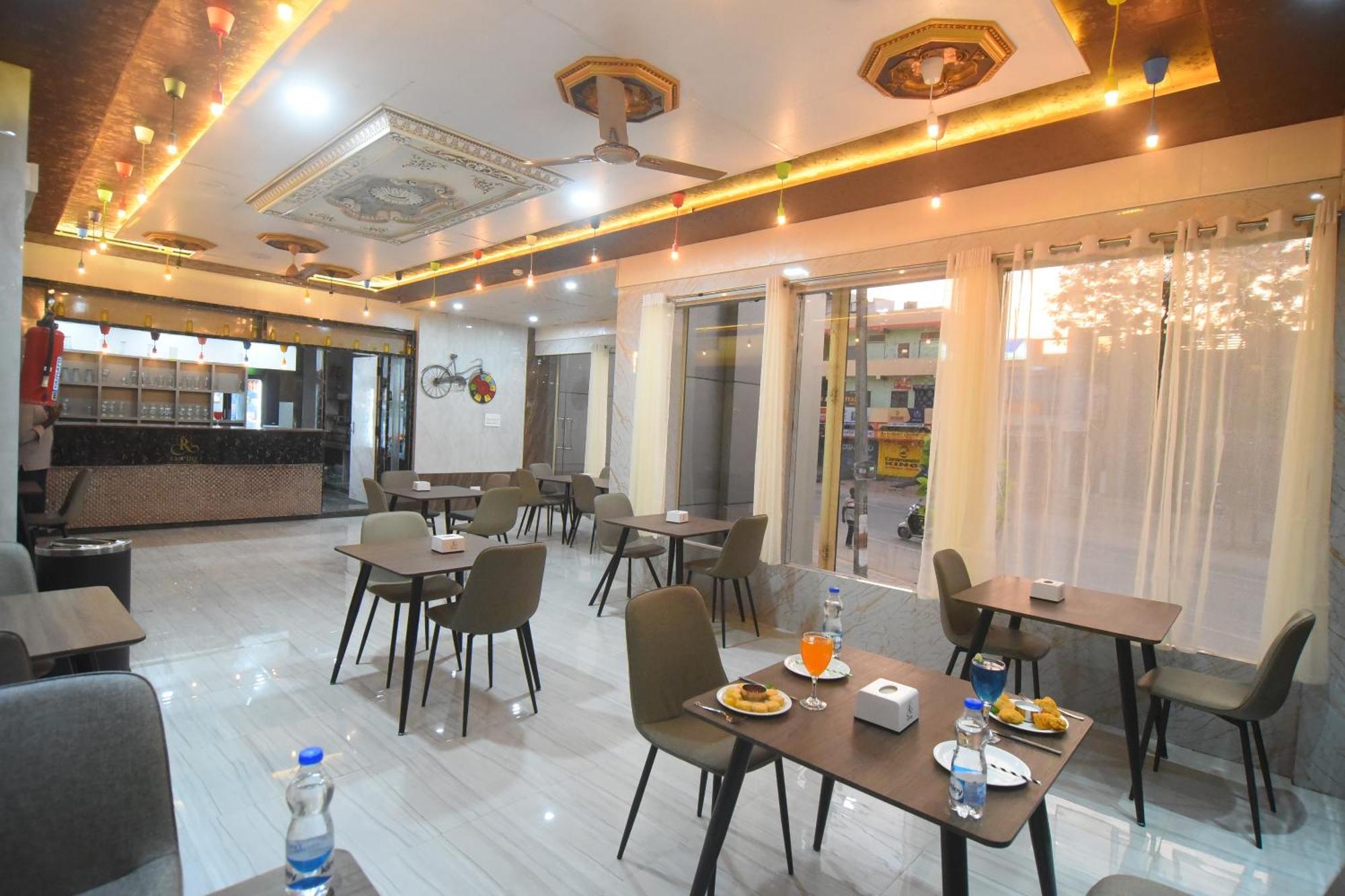 R Empire Revtree Hotel Давангере Екстериор снимка