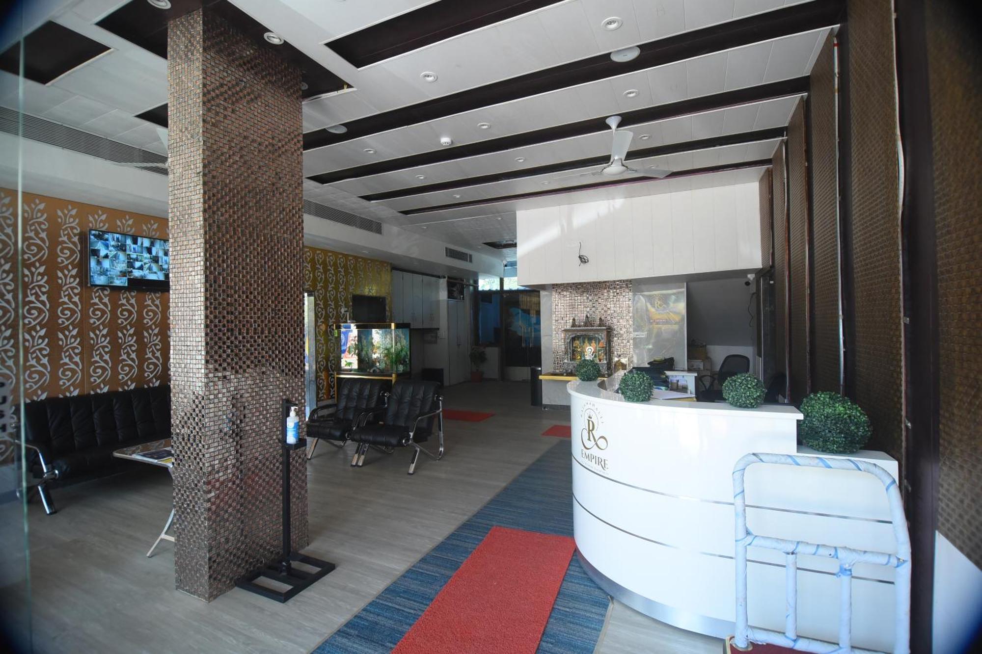 R Empire Revtree Hotel Давангере Екстериор снимка