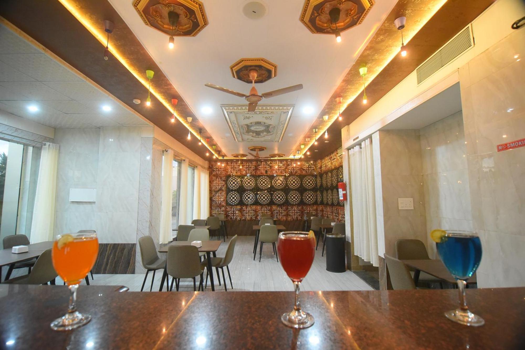 R Empire Revtree Hotel Давангере Екстериор снимка